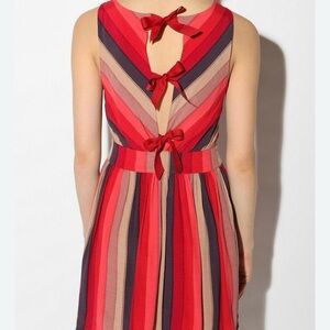 Cooperative stripped ribbon dress.